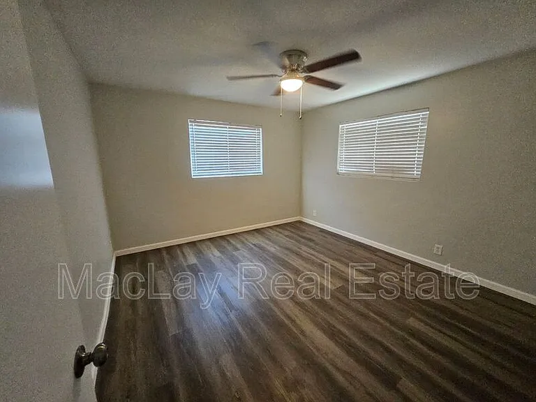 524 W 3rd Pl — Photo 14