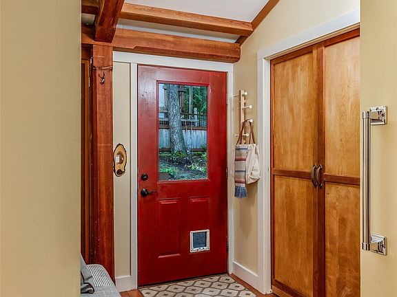 5th image of 2110 Rosewood Street