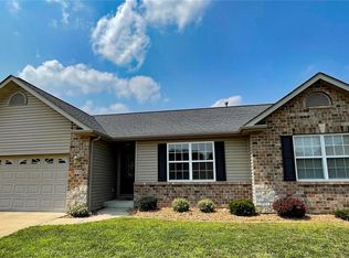 808 Pacific Crossing Dr, O'Fallon, IL 62269