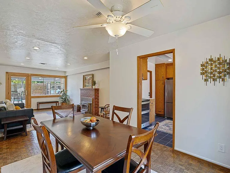 832 Eureka Ave — Photo 8