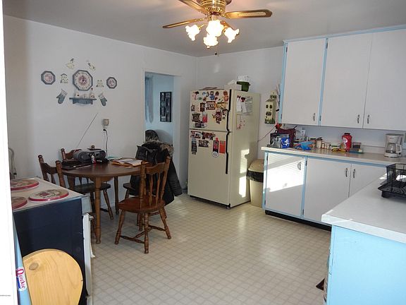 5th image of 302 E 3rd St