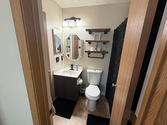 5th image of 2230 Forest Ridge Dr