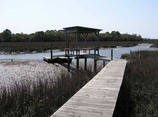 8713 Peters Point Rd, Edisto Island, SC 29438