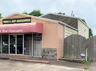 157 E Plantation Dr, Clute, TX 77531