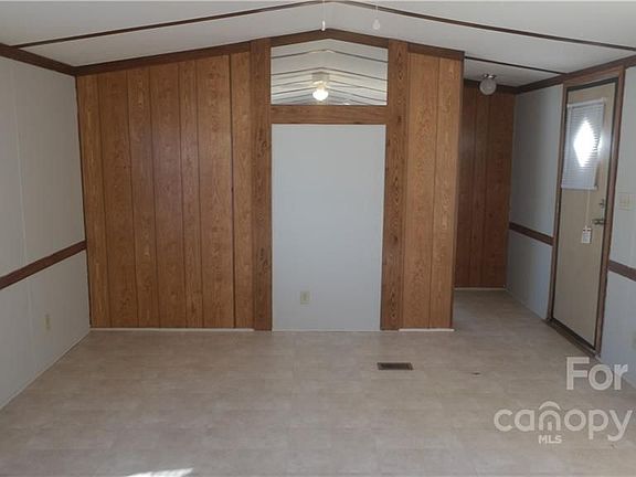 4th image of 207 Tall Pines Ln
