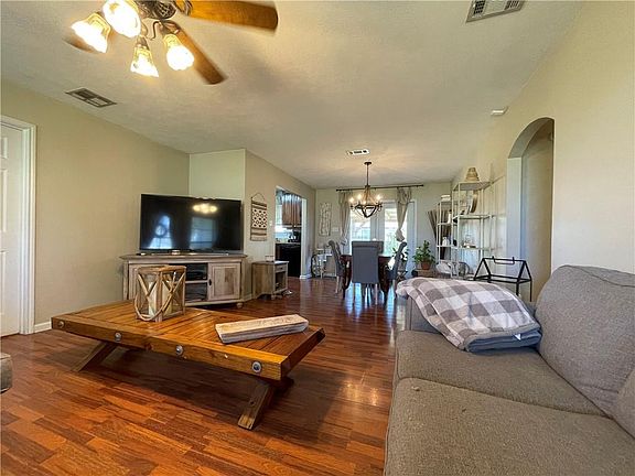 3rd image of 386 Michael Dr