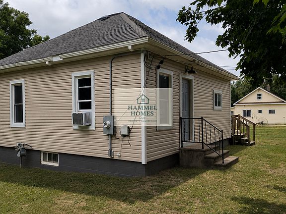 2nd image of 720 Lindoo Ave E