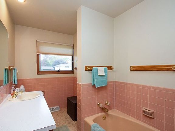 4th image of 2630 Kellogg Ave