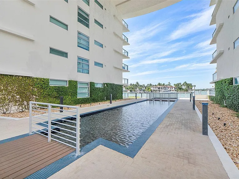 6620 Indian Creek Dr #315 — Photo 46