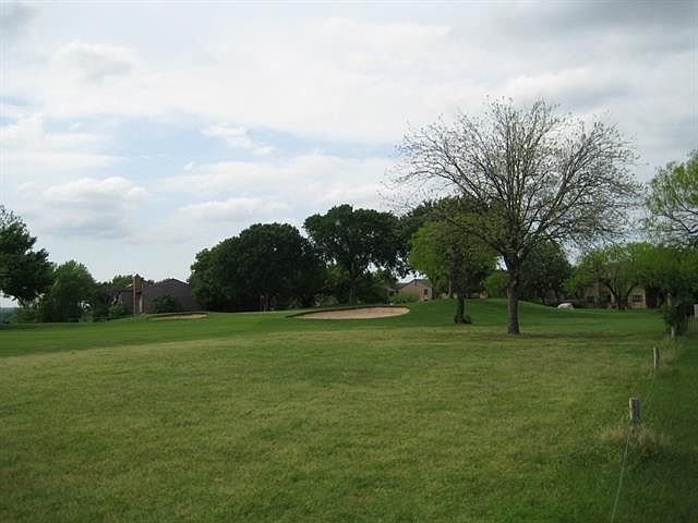 2nd image of 904 Country Club Ln