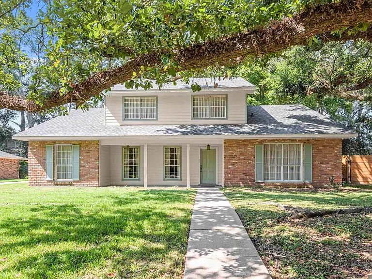 5240 Heritage Dr — Photo 1