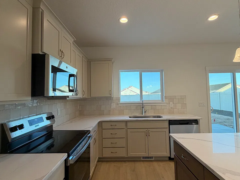 17565 Moon Ridge Pl