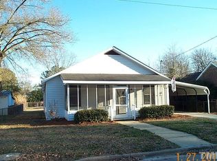 216 N Center St, Selma, NC 27576