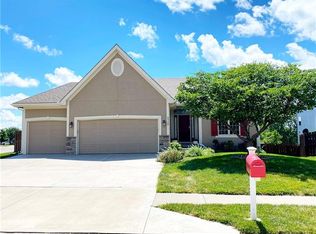 8938 N Essex Dr, Kansas City, MO 64156