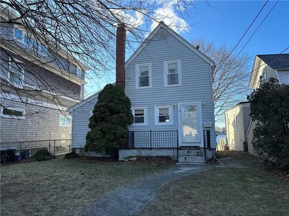 12 Leslie Ave, Barrington, RI 02806