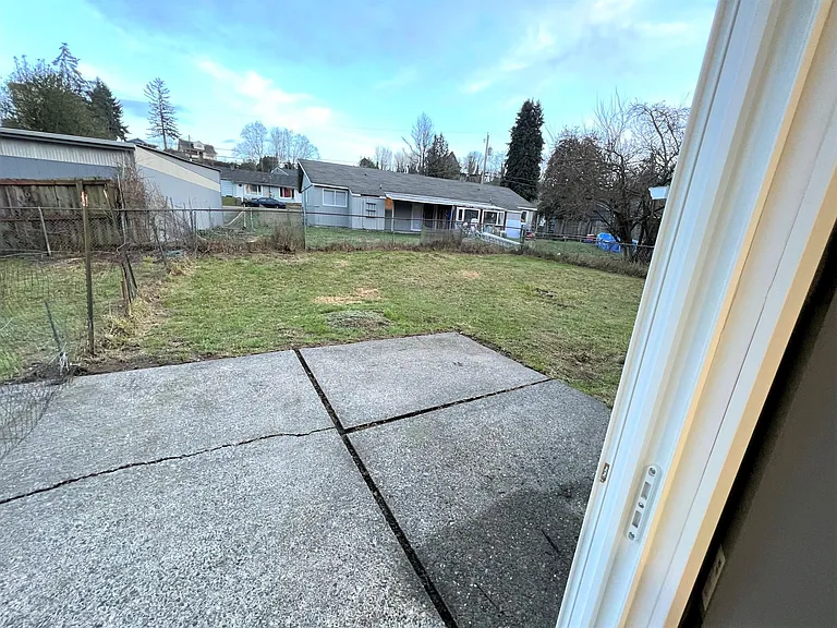 1724 Bloomington Ave — Photo 13