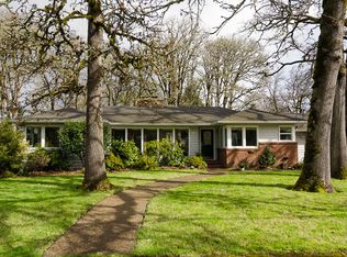 744 N 10th St, Cottage Grove, OR 97424