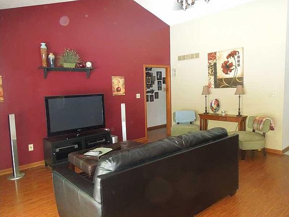 3rd image of 3217 Summerfield Cir