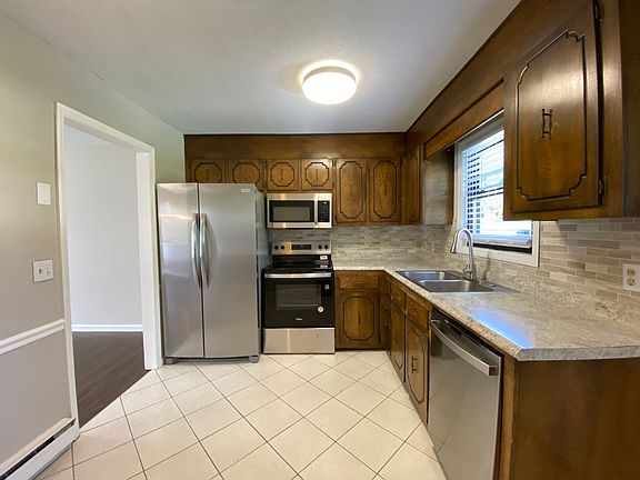 4th image of 1250 Millerwood Dr