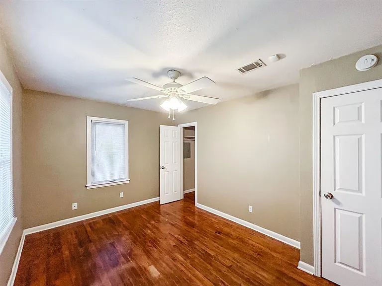 805 Herndon Ln — Photo 9