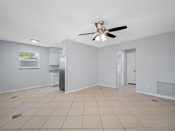 5th image of 621 88th Ave N #1