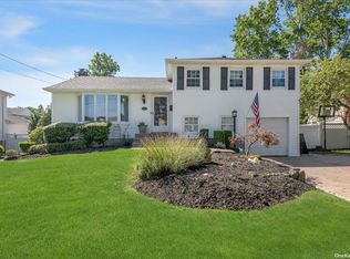 115 Roy St, Massapequa, NY 11758