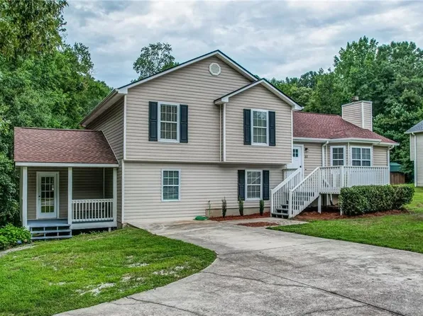 61 Meadowbrook Ln, Carrollton, GA 30117
