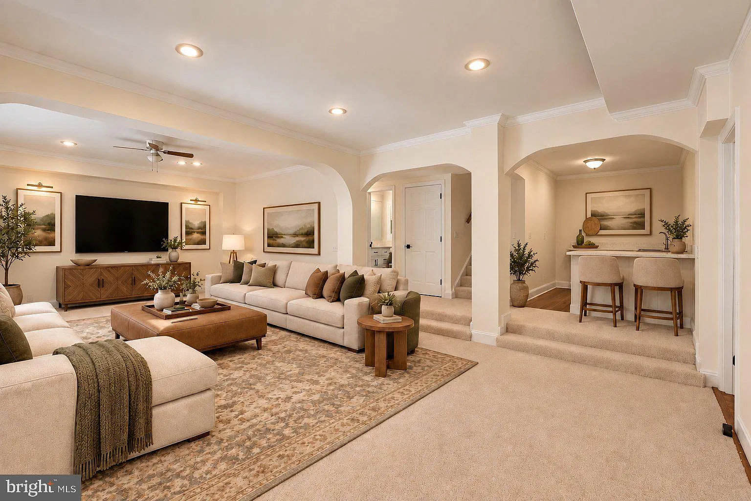 5 bed, 3.5 bath, 4074 sqft, $6,045 — Photo 4
