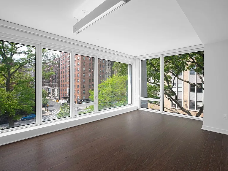 400 W 113th St #301 — Photo 1