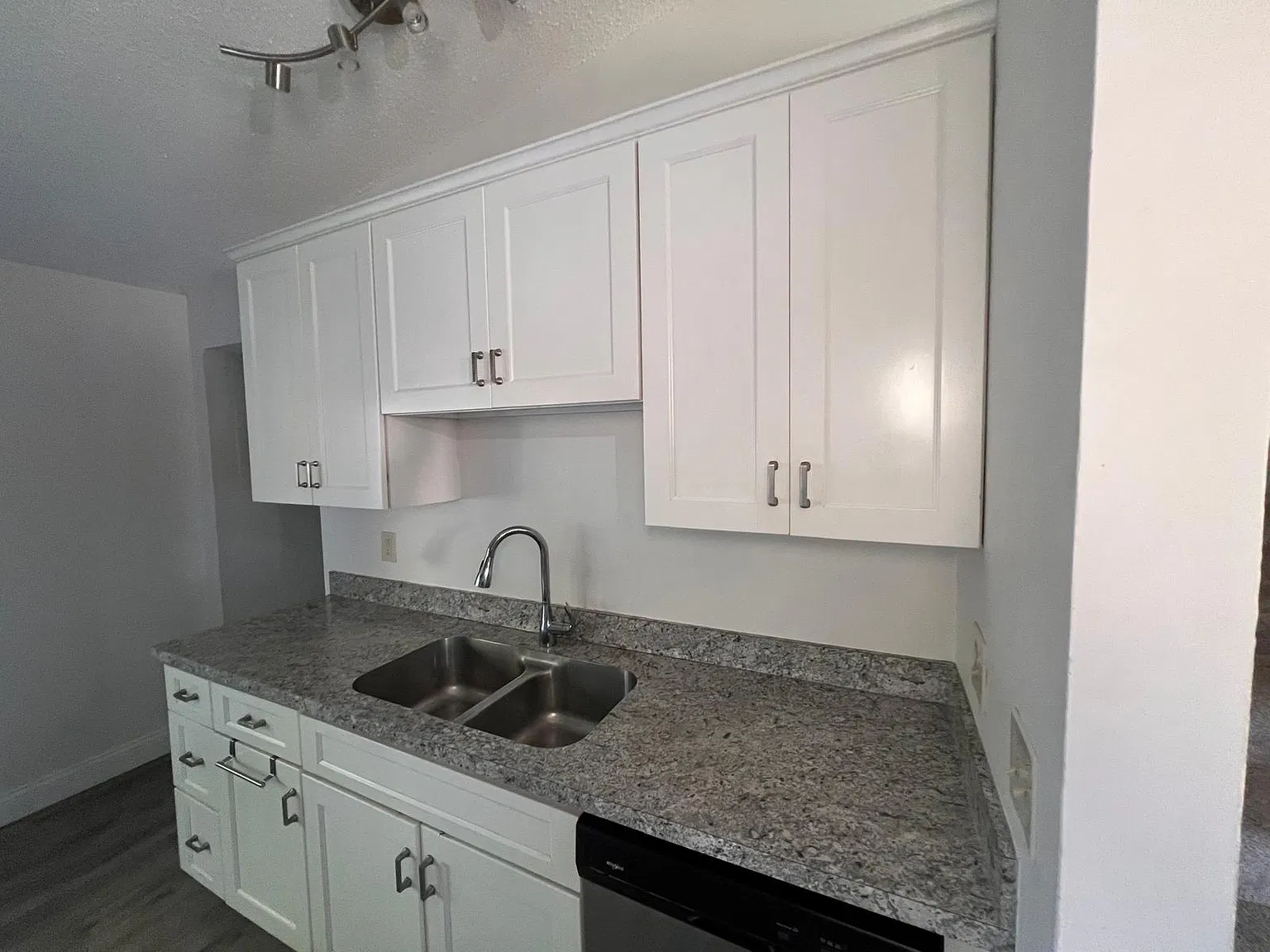 4 bed, 1482 sqft, $2,300 — Photo 3