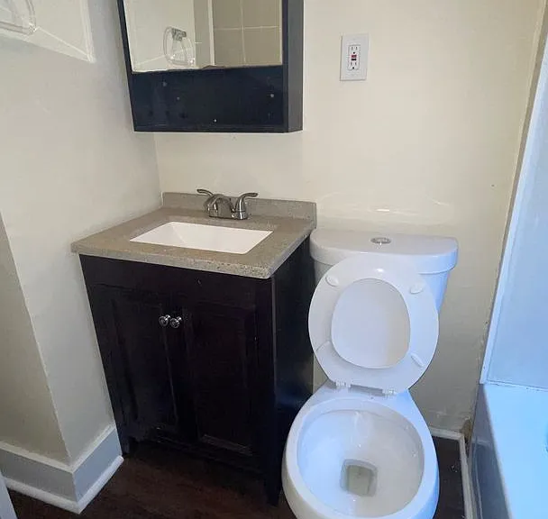 1442 E 115th St #4 — Photo 5
