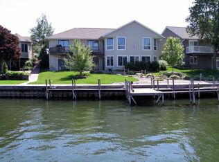 15609 Harbor Dr, Spirit Lake, IA 51360