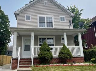 853 Helmsdale Rd, Cleveland Heights, OH 44112