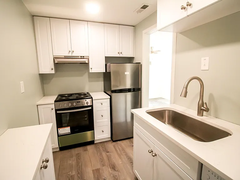 1262 E Stratford Ave — Photo 8