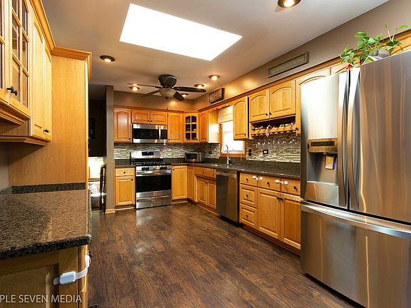 4th image of 6150 W 93rd St