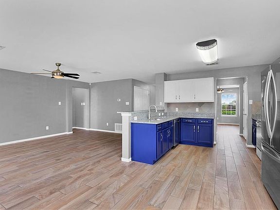 3rd image of 308 Flinn St