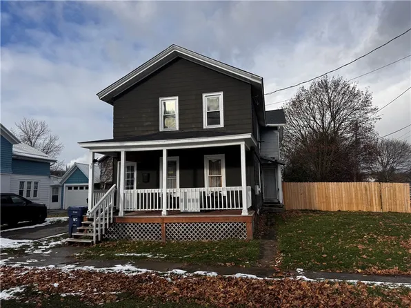 39 Montezuma St, Lyons, NY 14489