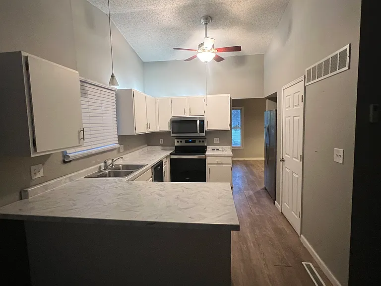 131 Springbrook Dr — Photo 14