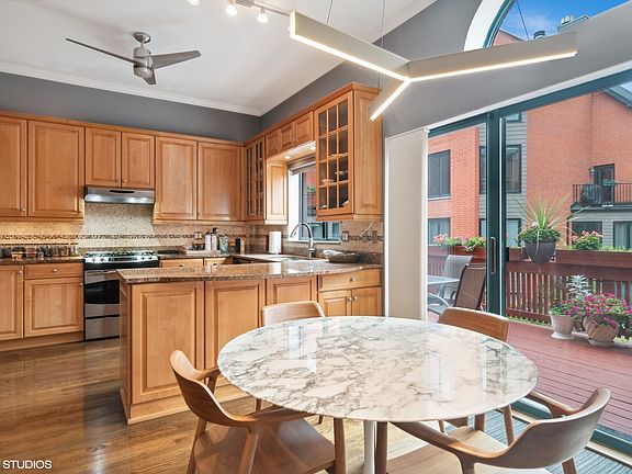 4th image of 1632 N Hudson Ave APT 11