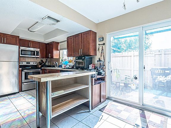 4th image of 7868 Kimberly Boulevard #506