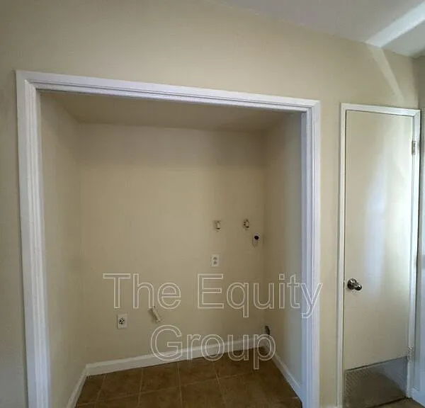 1140 W Tulare Ave #C — Photo 8