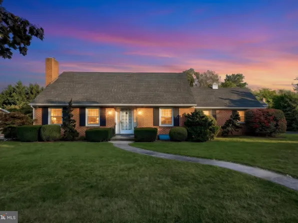 360 Grant Dr, Hanover, PA 17331