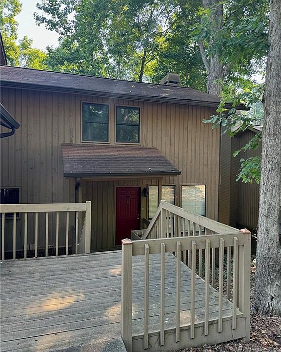 1st image of 1704 Pine Tree Dr