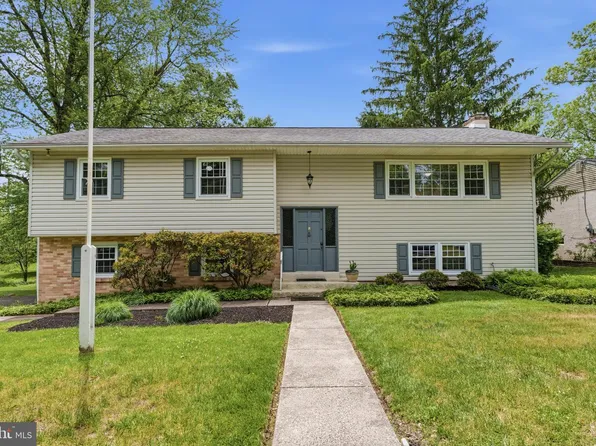1198 Strathmann Dr, Southampton, PA 18966