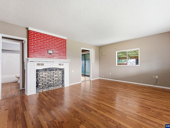 5th image of 2375 Porter St