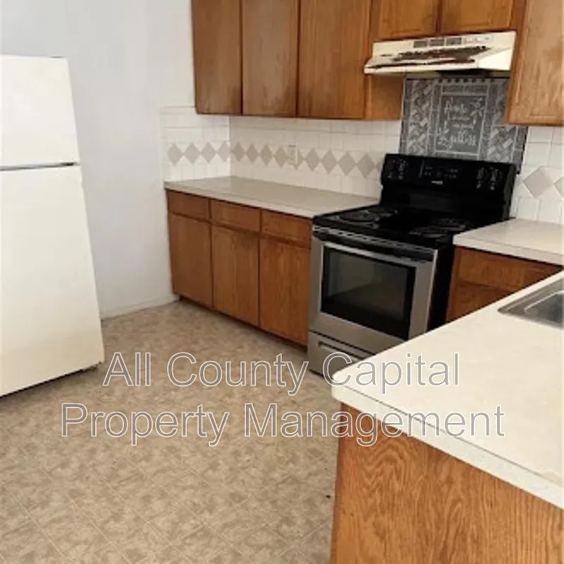 3 bed, 2.0 bath, 1178 sqft, $950 — Photo 2