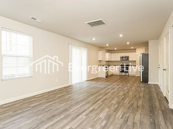 5th image of 125 Raymond St