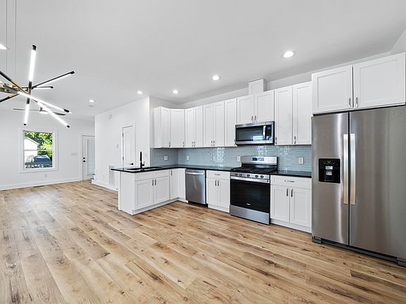 5th image of 808 Vardaman St