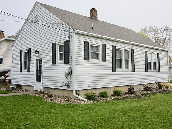 3rd image of 2524 Thayer Dr