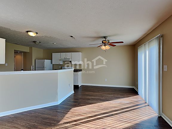 5th image of 543 Grabill Dr